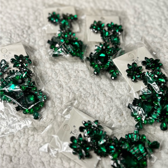 5  Emerald Green Earrings - Picture 4 of 4